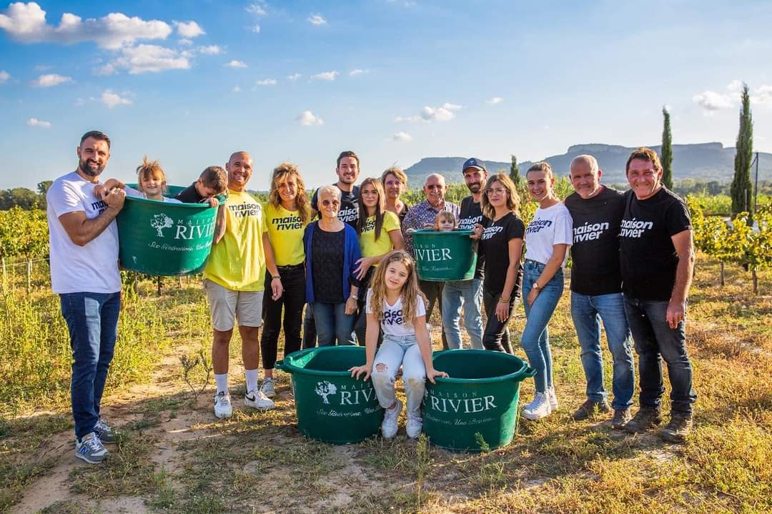 CHUSCLAN : MAISON RIVIER, 6 GÉNÉRATIONS D’HOMMES ET DE FEMMES LIÉS PAR UNE MÊME PASSION