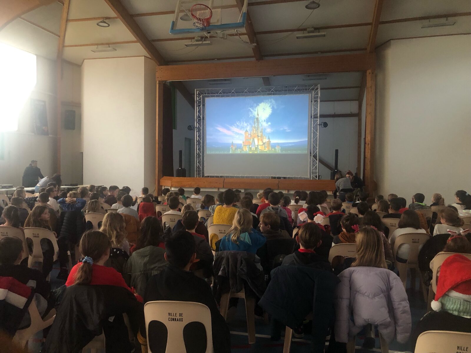 CONNAUX : Repas et journée hors de l’école pour les élèves