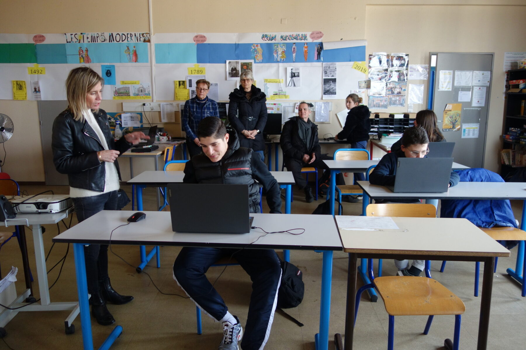 Pont-St-Esprit : K Net Partage fait un don de 4 ordinateurs pour la classe ULIS