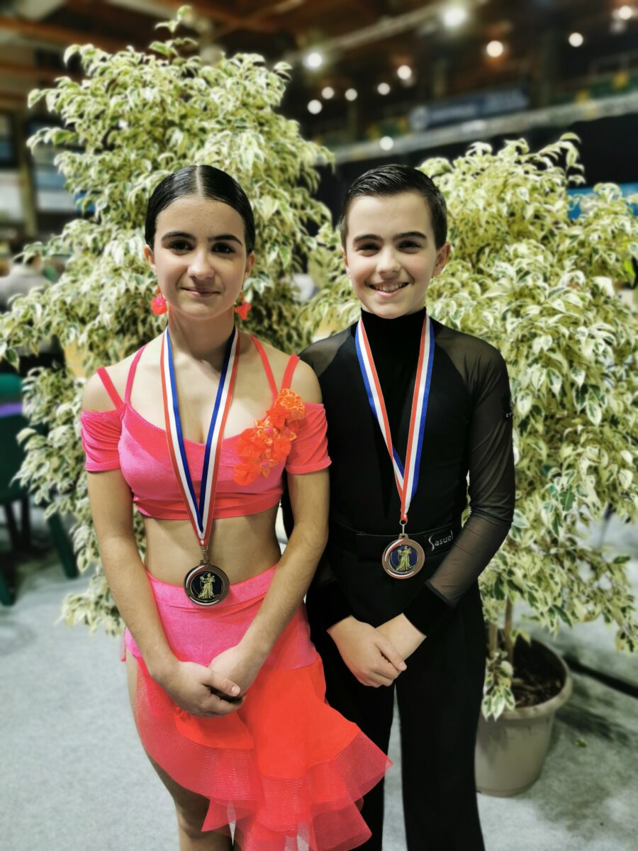 Saint Gervais : Léna et Valentin médailles de bronze au championnat régional de danse latine à Vichy !