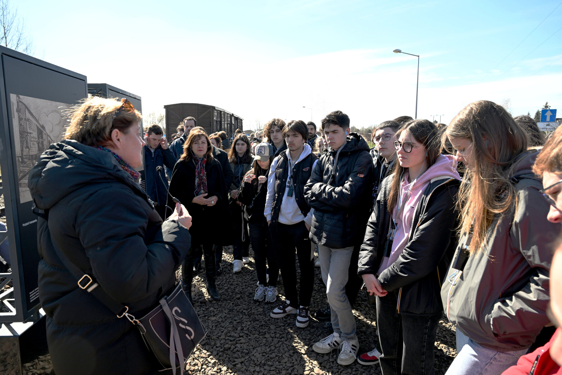 A Auschwitz, aux côtés de lycéens d’Occitanie, Carole Delga rappelle l’importance du devoir de mémoire