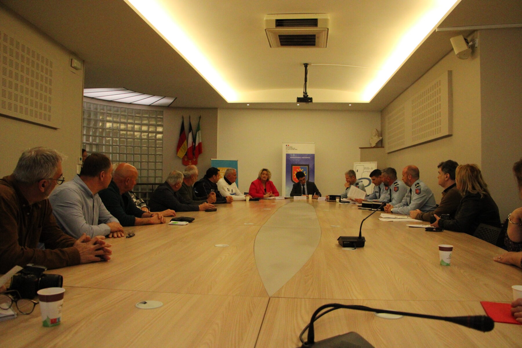 Roquemaure : Signature d’une convention de participation citoyenne entre la Gendarmerie et la commune