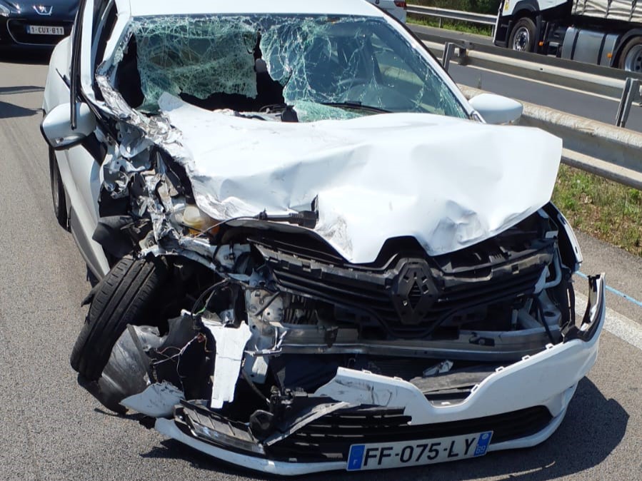 Roquemaure : Deux blessés légers dans un accident impliquant un poids-lourd et un VL