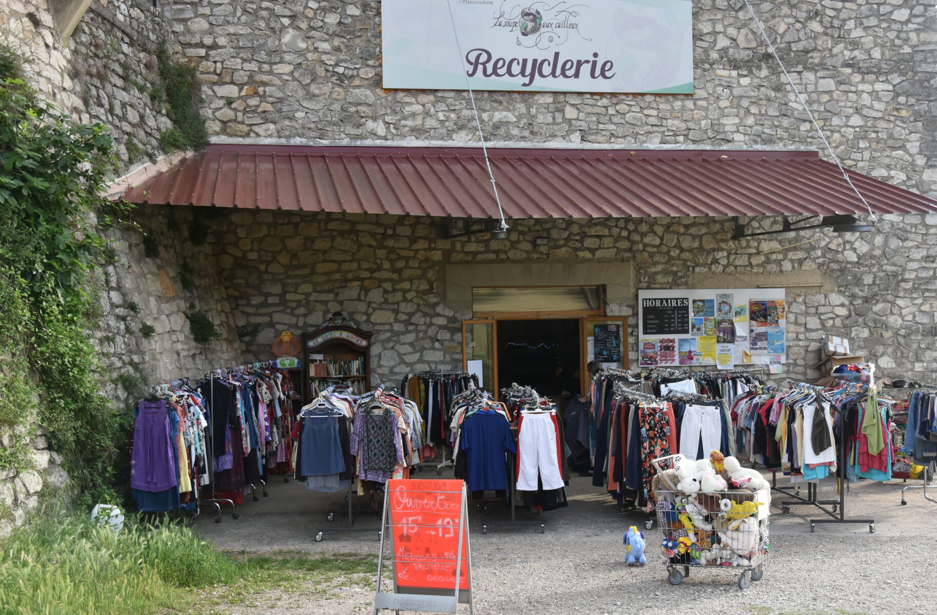 La Recyclerie de Montclus évolue, se transforme, se modernise … La Recyclerie Recycle, Réutilise …