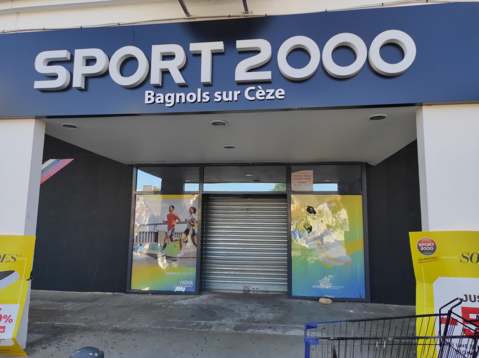 Bagnols-sur-Cèze : Deux jeunes écroués et deux remis en liberté sous contrôle judiciaire dans le pillage d’une enseigne de sport