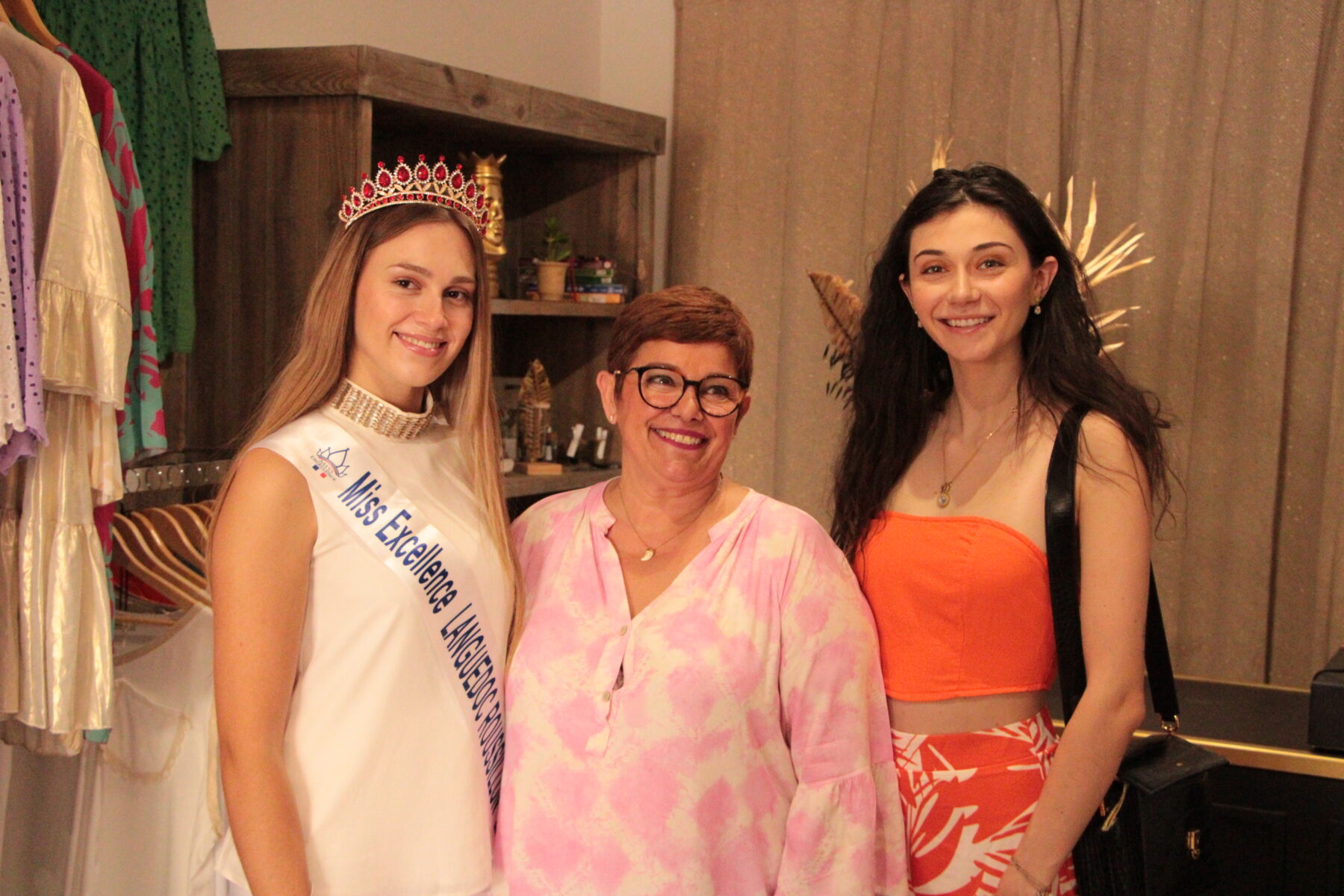 Bagnols-sur-Cèze : Le dressing des Cendrillons à l’affiche avec ses tenues pour les candidates à l’élection de Miss Excellence Languedoc Roussillon