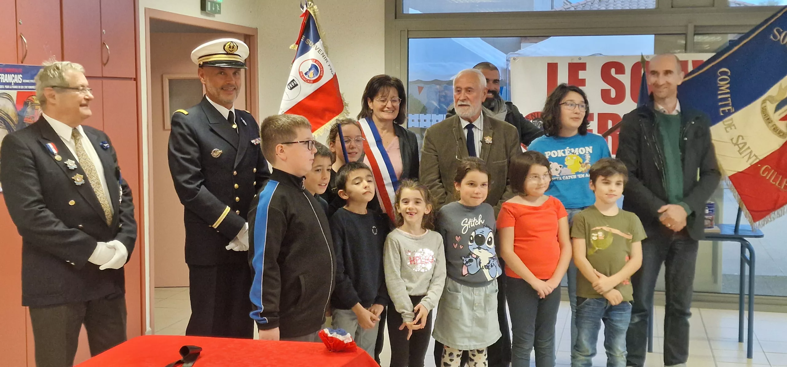 Le Souvenir Français a remis deux drapeaux de cérémonie à la commune de Saint André d’Olérargues 