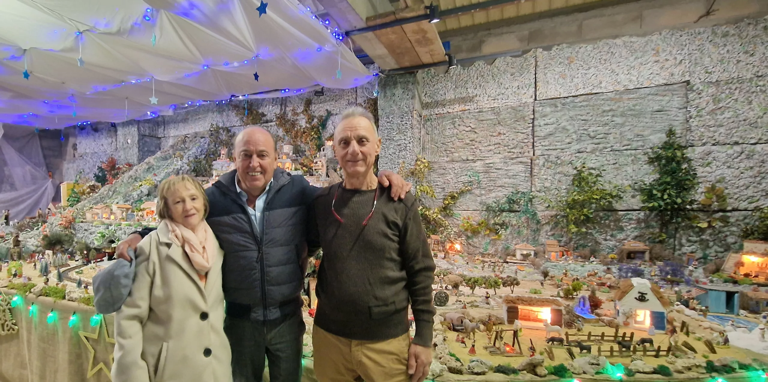 Le Premier Adjoint au Maire de Bagnols-sur-Cèze Salue la Magie de Noël chez Marie et Gérard Pradier