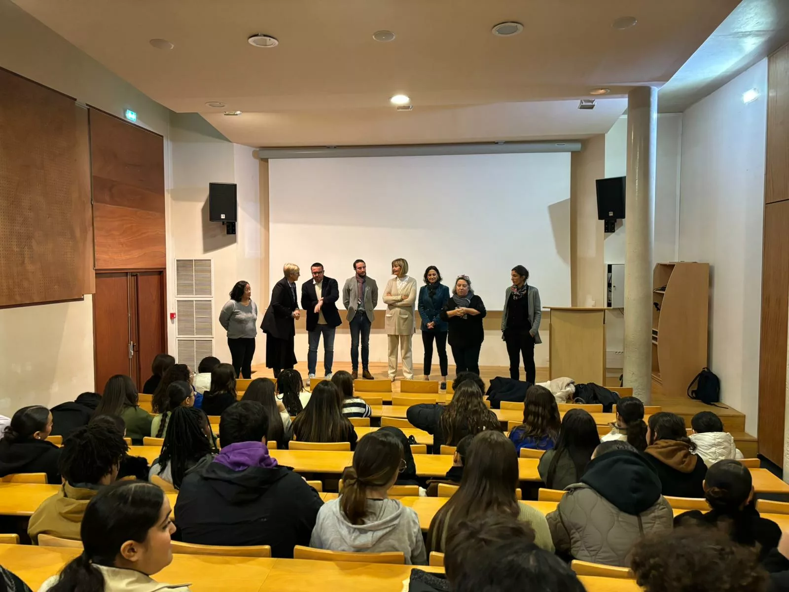 Bagnols-sur-Cèze : Le Maire de Connaux et son Secrétaire Général, durant deux heures face à des élèves du Lycée Einstein afin de promouvoir les métiers de la fonction publique territoriale