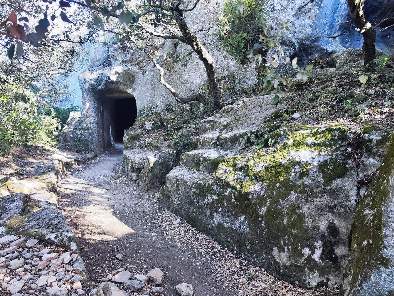 Les randos de Cécé : en route vers les tunnels et collines de Sernhac !