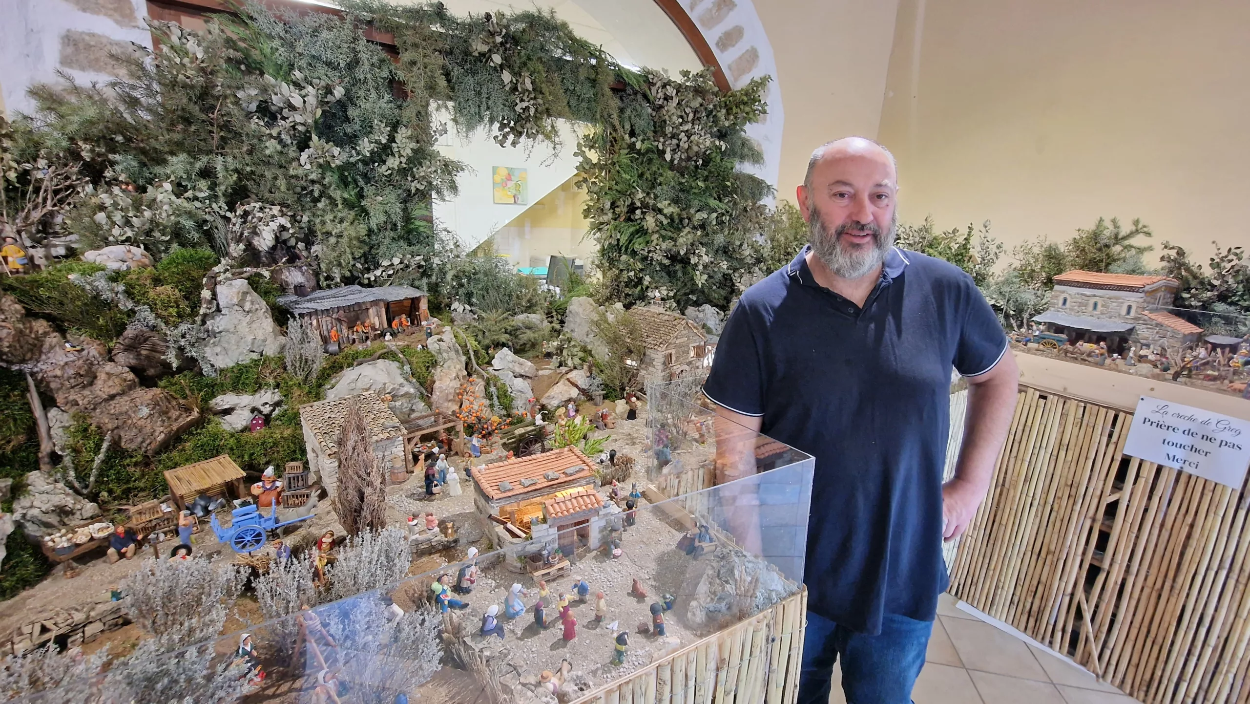 Cornillon-Saint-Gély : Grégory Couderc crée une crèche en hommage à ses racines