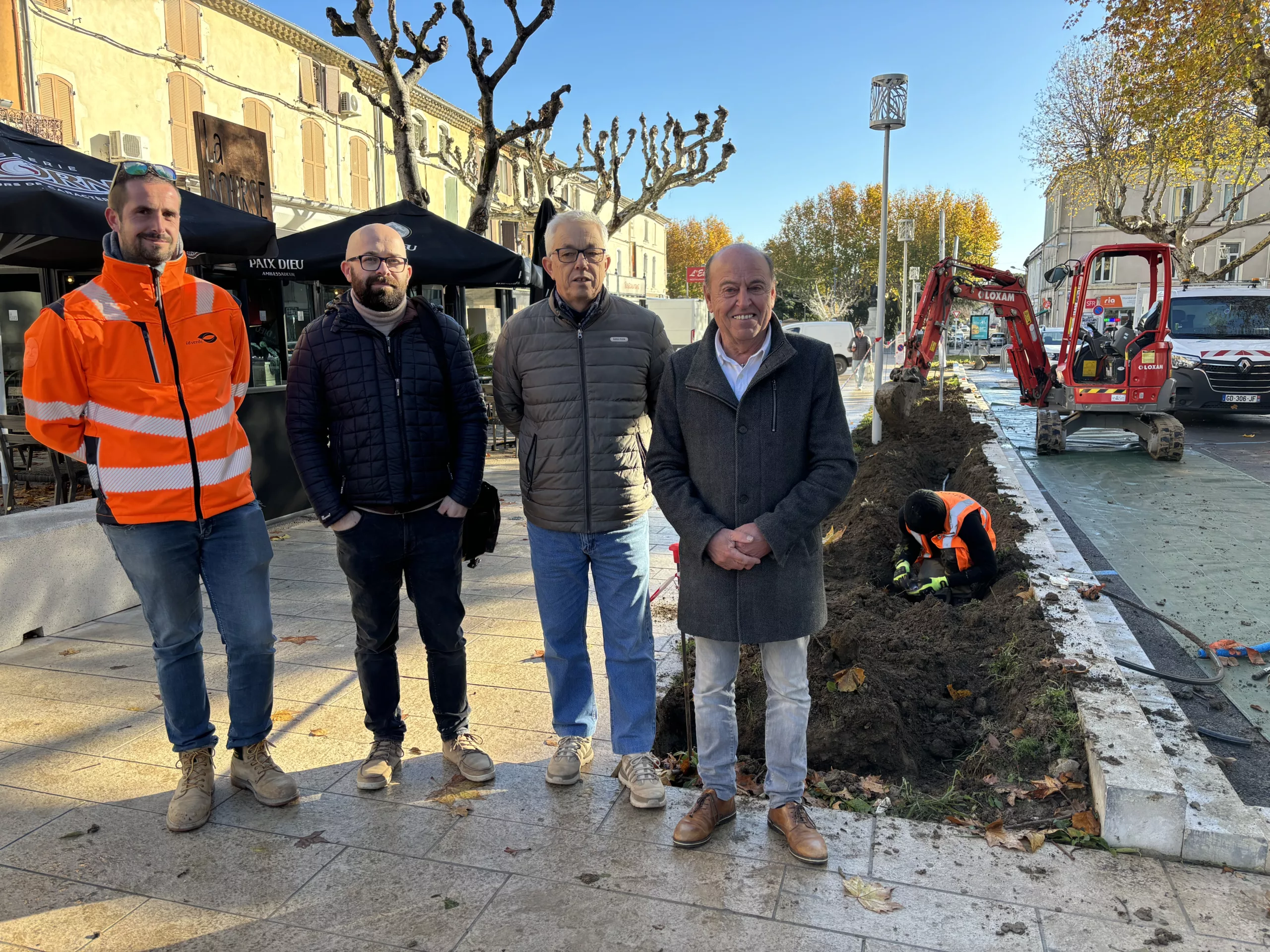 Bagnols-sur-Cèze : La dernière phase de plantation et de végétalisation de la Place Bertin Boissin lancée