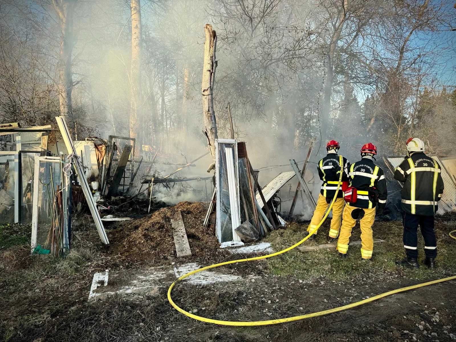 Saint Laurent des Arbres : Un feu de végétaux en cours menace plusieurs bouteilles de gaz