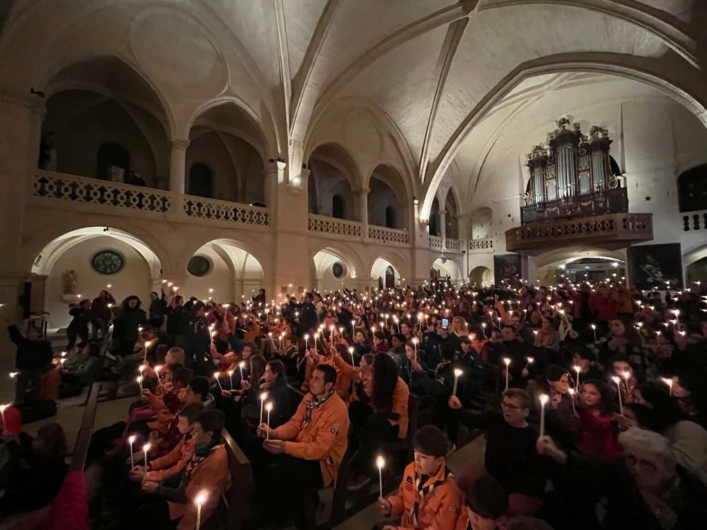 400 scouts à Bagnols-sur-Cèze pour distribuer la lumière de Bethléem !