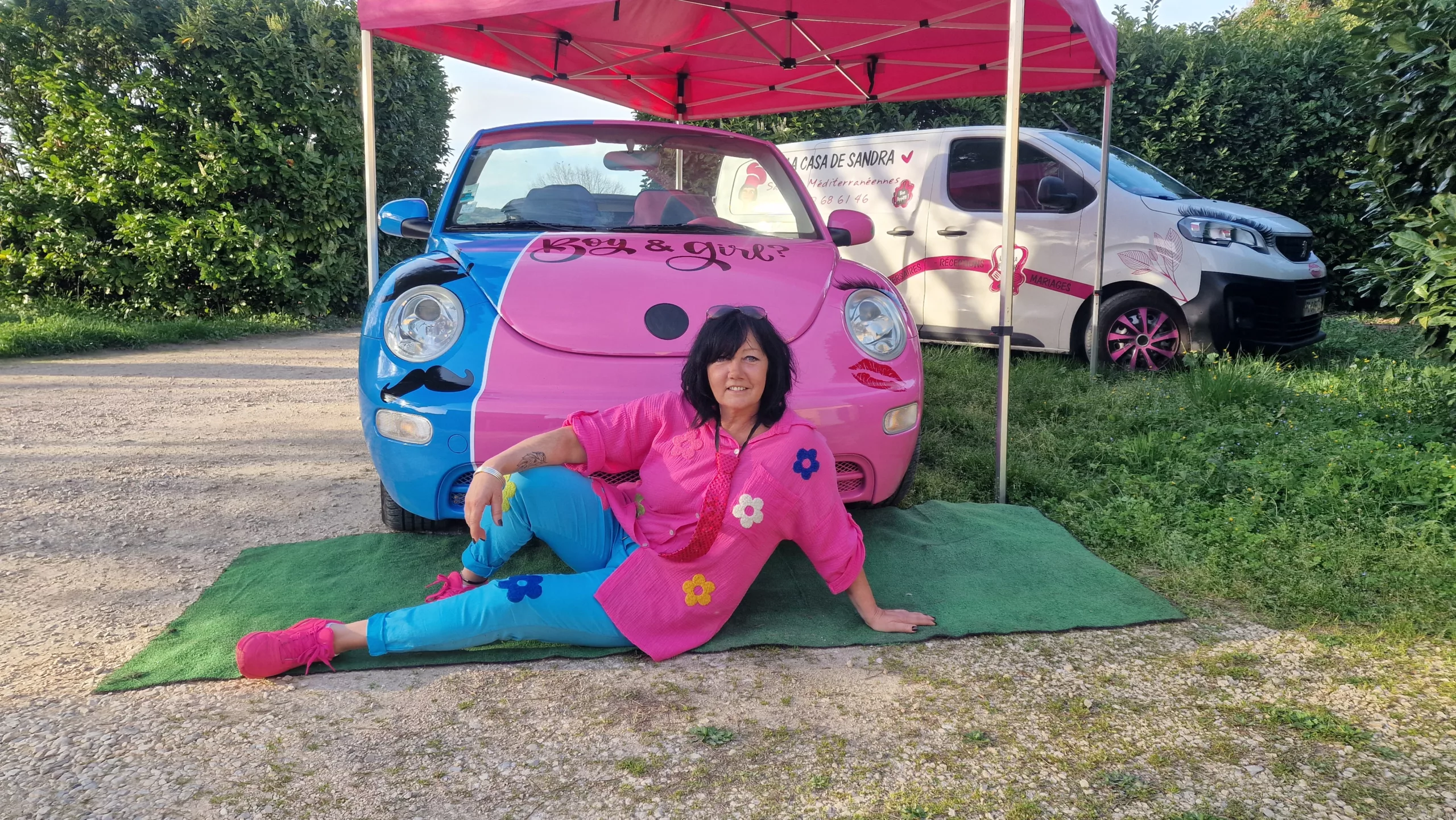 Nouveau à Vénéjan : un gars, une fille, une voiture, Sandra Montoya vous transporte vers l’inoubliable…