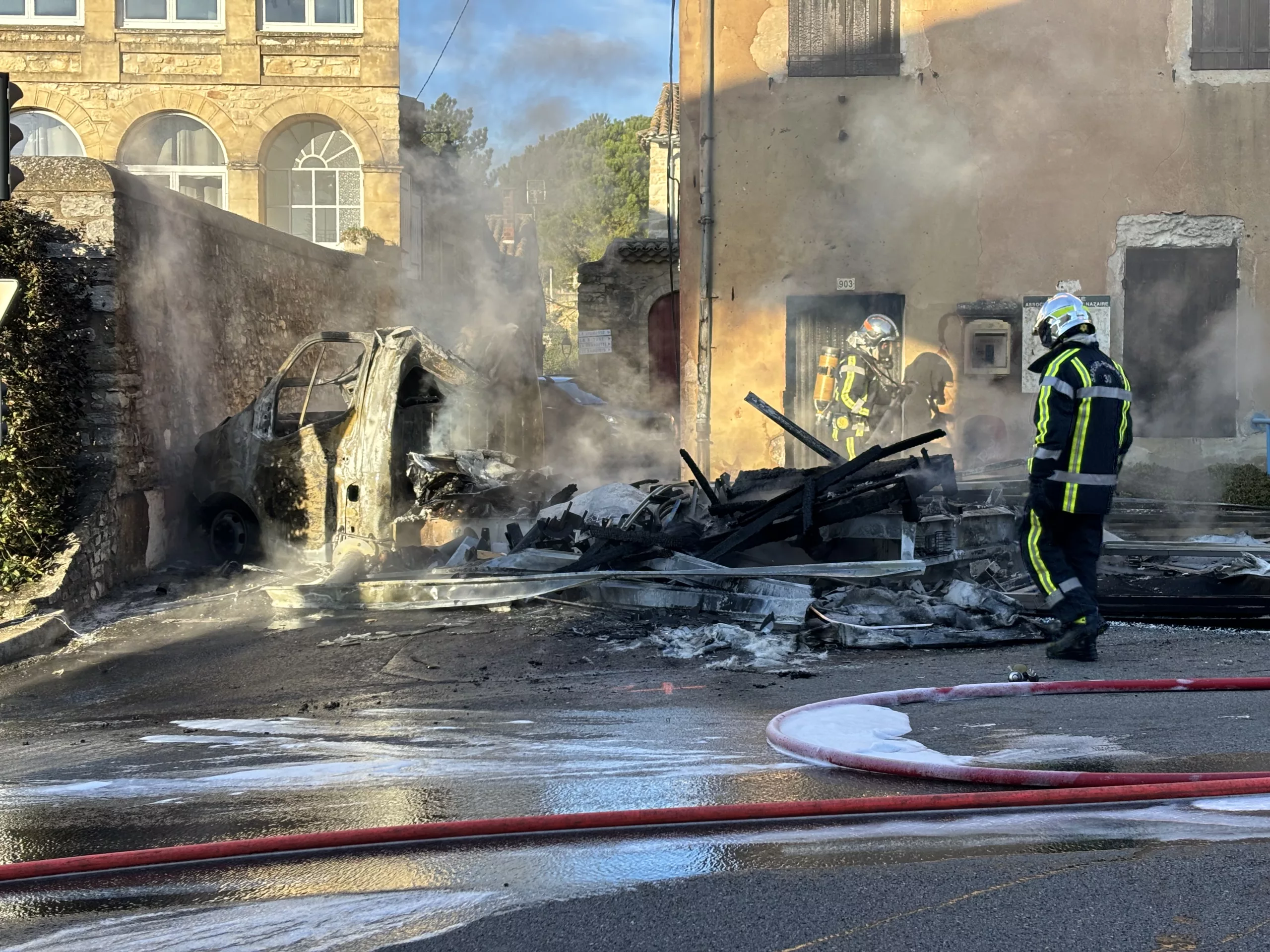 Saint Nazaire : un camion prend feu sur la nationale, la circulation perturbée