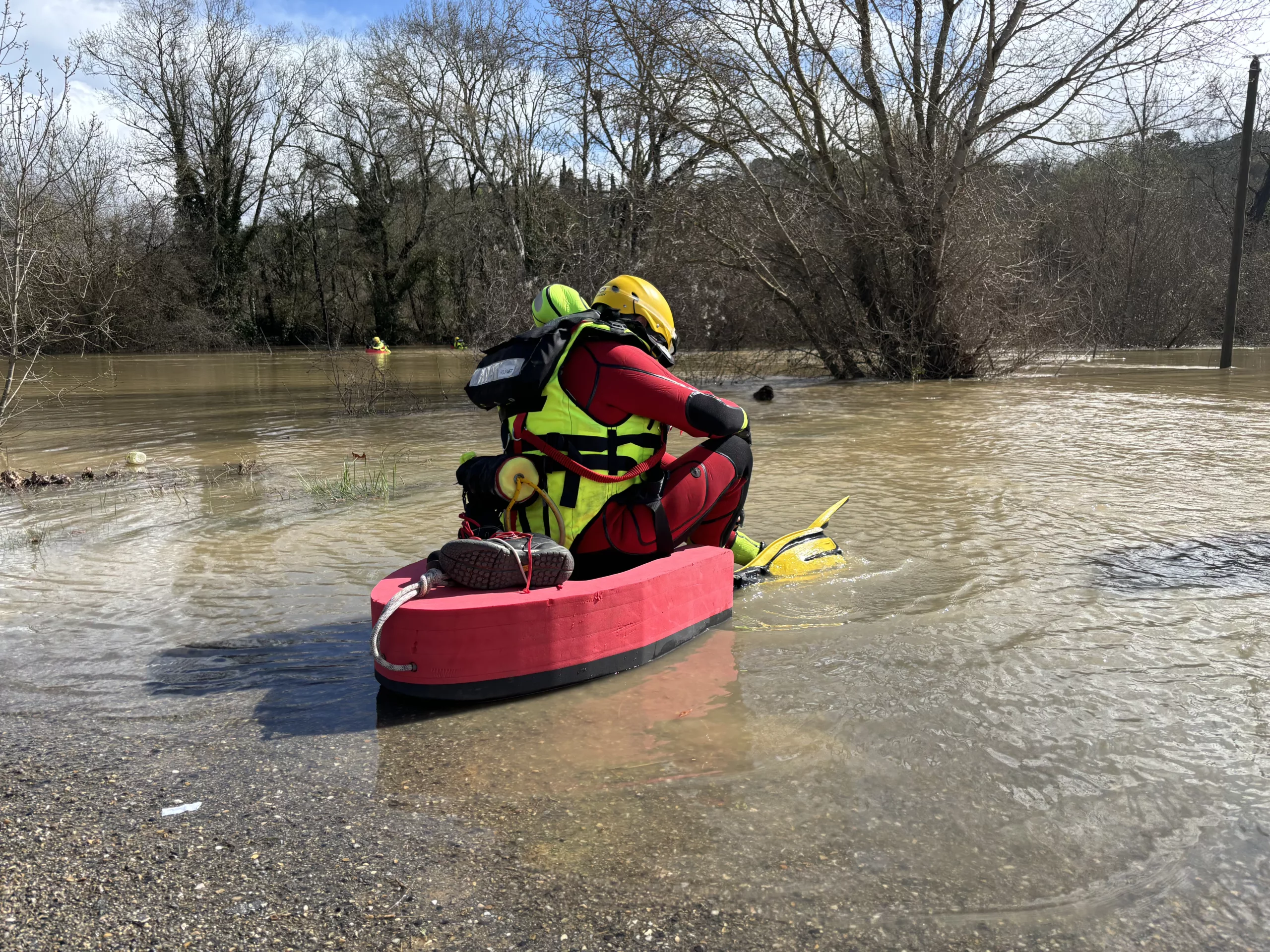 Inondations : la Cèze en crue, le pic de crue prévu à Bagnols vers 19h