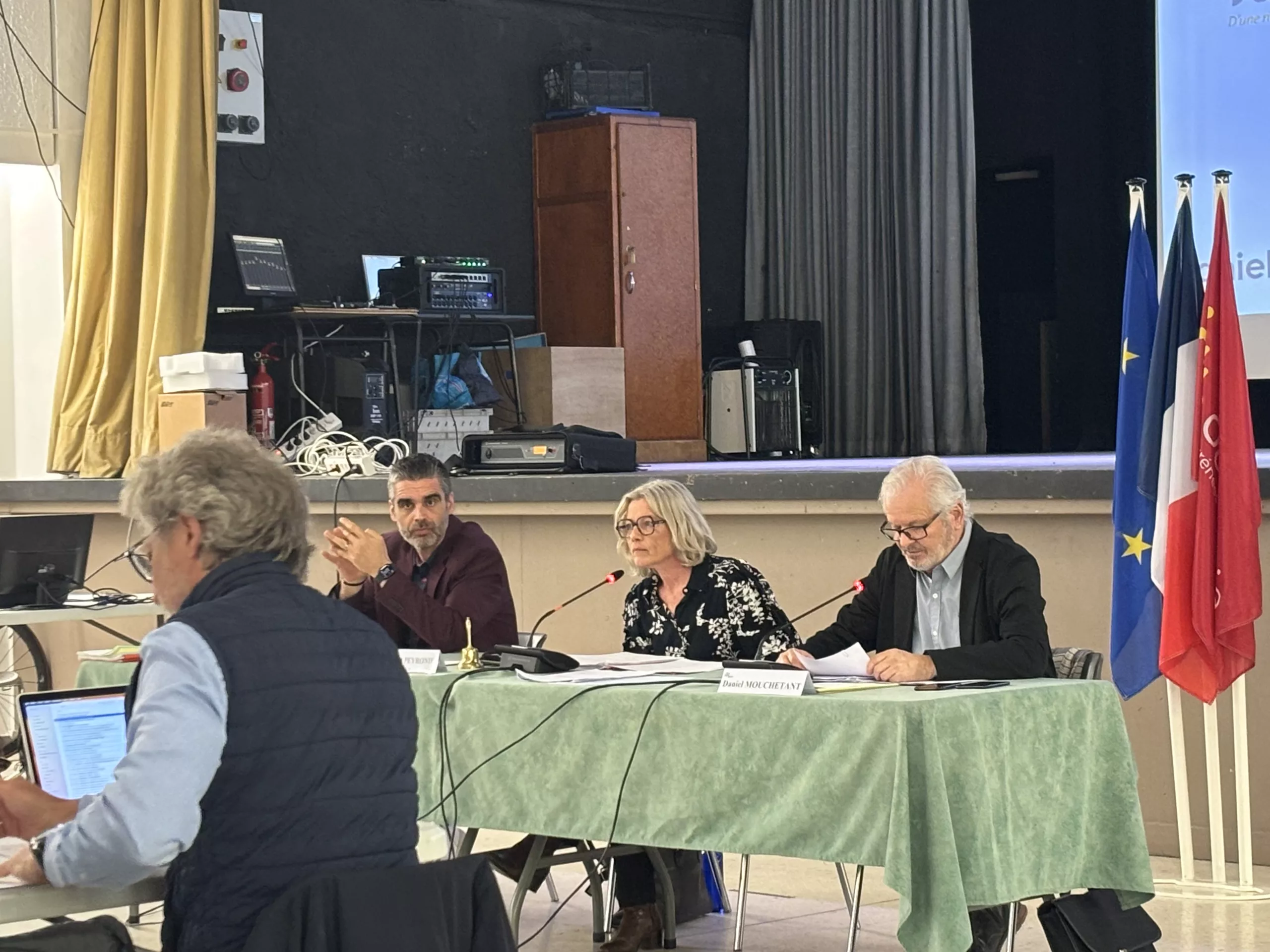 Pont-Saint-Esprit : un conseil diminué et extraordinaire pour présenter le futur budget de la commune, avant les élections