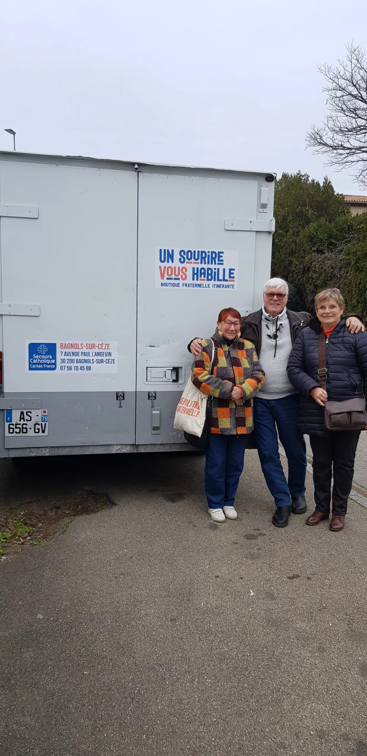 La Boutique Fraternelle Itinérante du Secours Catholique à la rencontre de la population du Gard rhodanien !