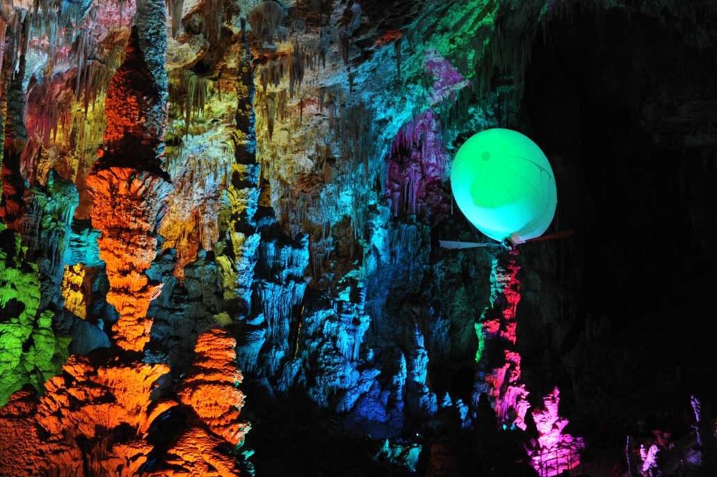 “Immersion” : un nouveau spectacle son et lumière époustouflant dans la Grotte de la Salamandre à Méjannes-le-Clap