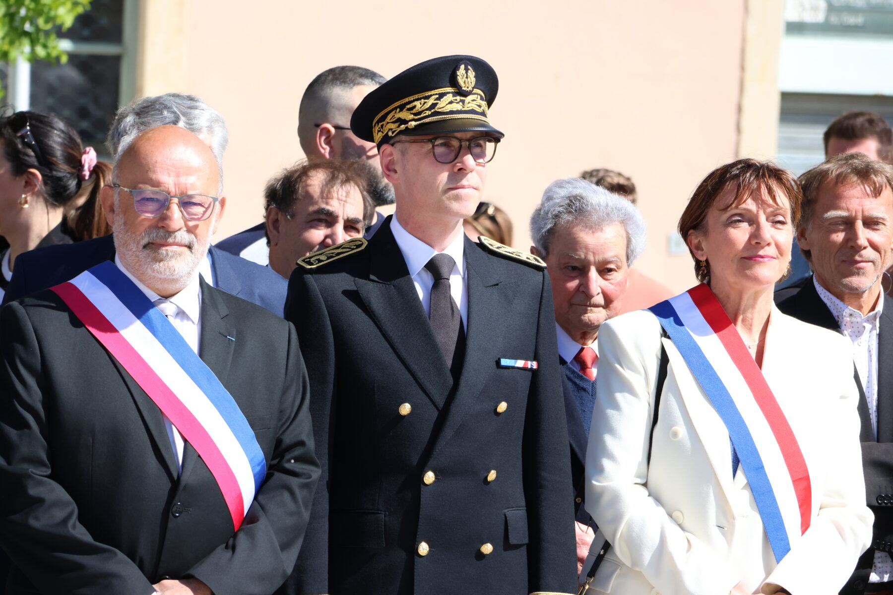 Bagnols-sur-Cèze : première visite officielle de Yann Gérard, nouveau secrétaire général de la préfecture du Gard, dans le cadre des commémorations du 8 mai