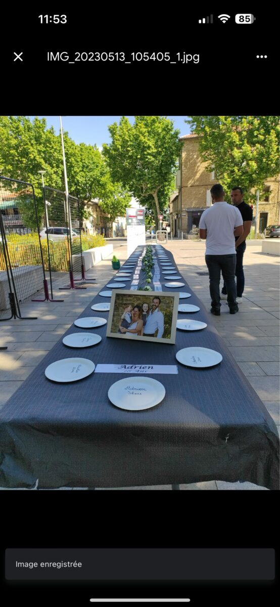 Bagnols-sur-Cèze: 55 assiettes exposées place Jean Jaurès ce samedi en hommage aux victimes de la route dans le Gard en 2023