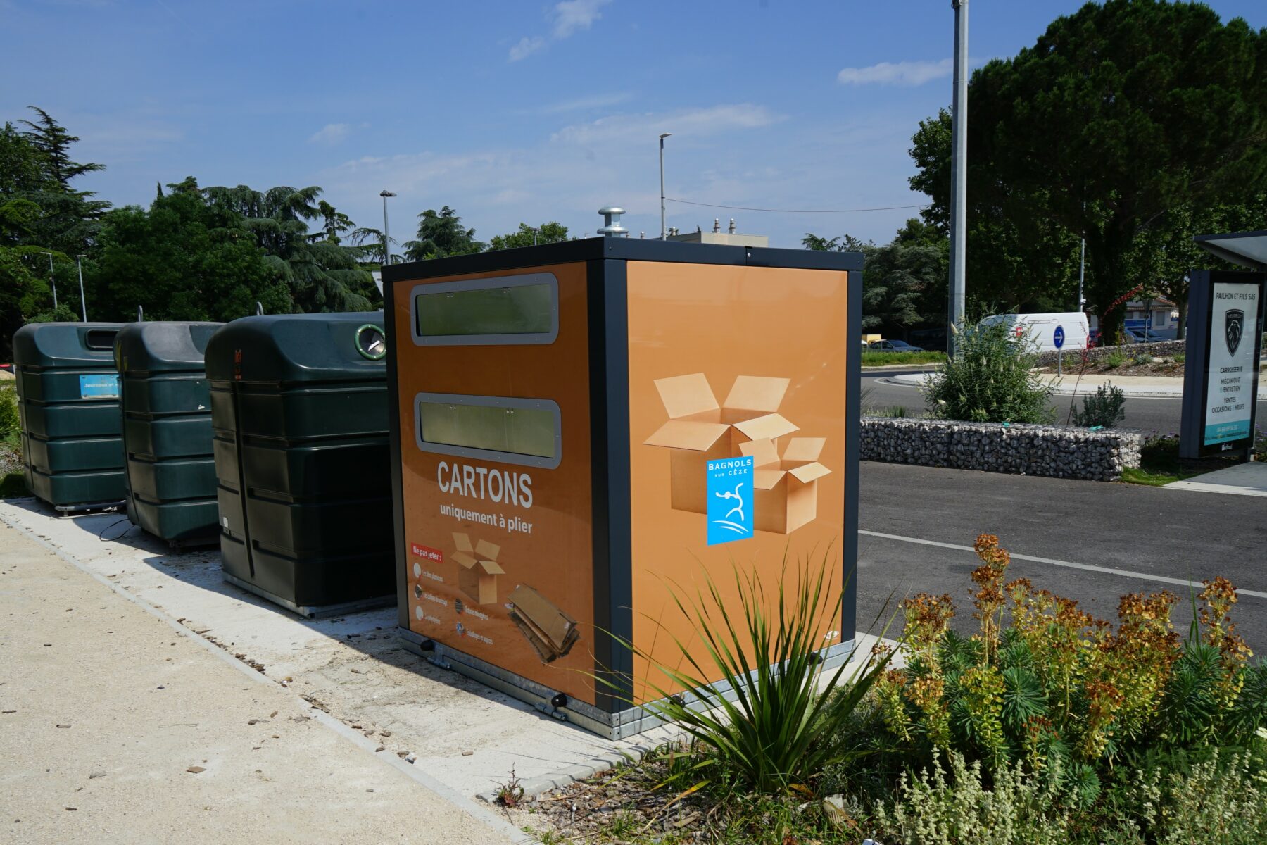 Bagnols-sur-Cèze : 11 nouveaux collecteurs à cartons installés sur plusieurs points stratégiques