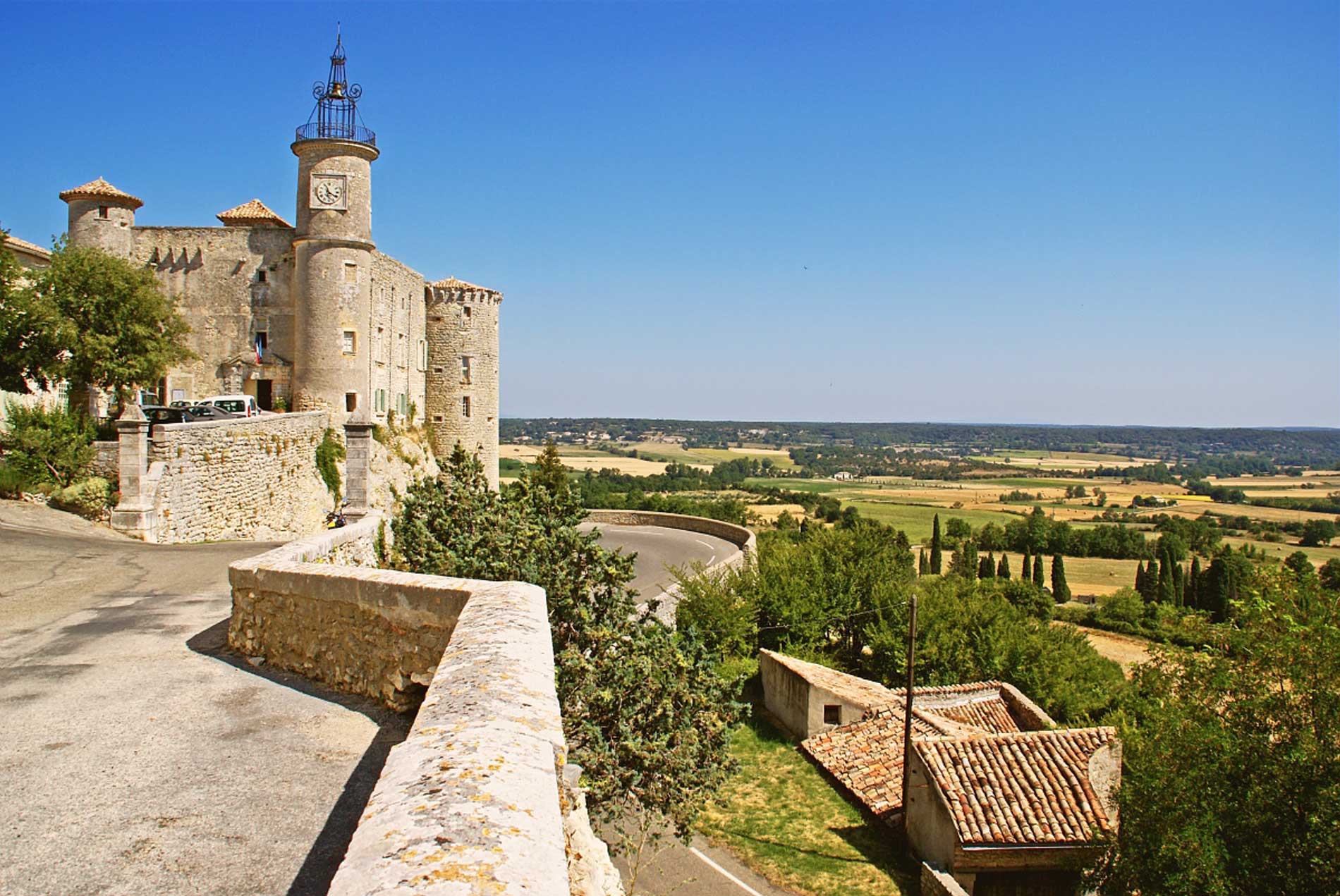 Zoom sur Lussan, plus Beau Village de France