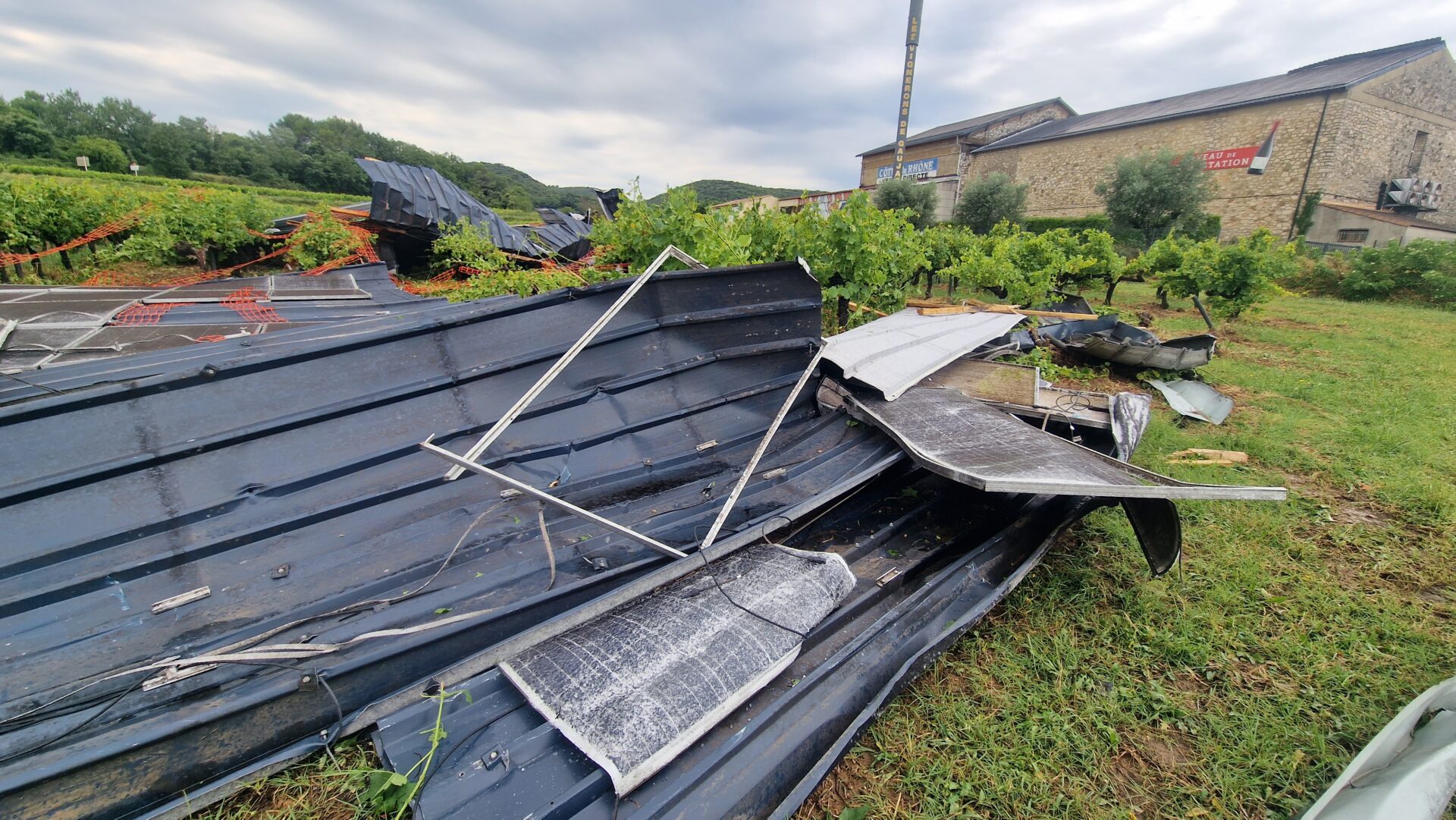 GAUJAC : une mini-tornade frappe le village