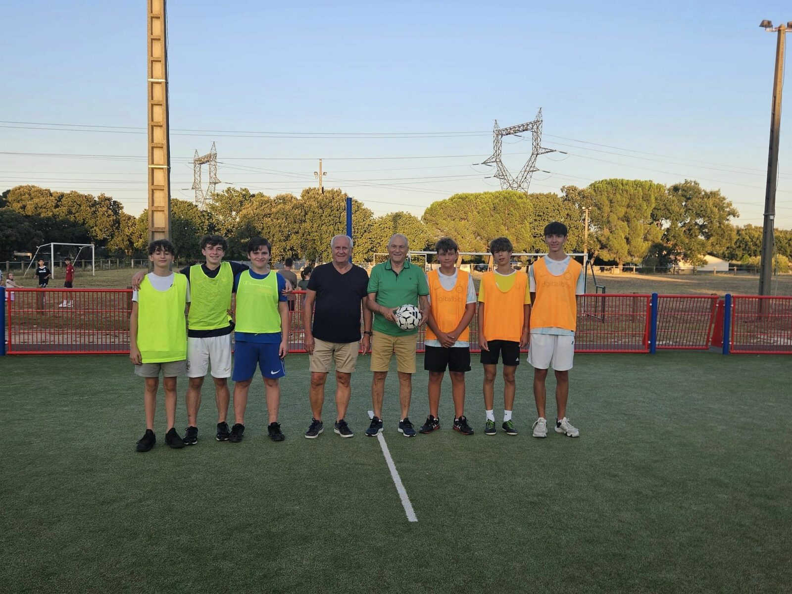 Saint-Paul-les-Fonts : un tournoi de football organisé sur l’initiative de trois jeunes du village et arbitré par le maire