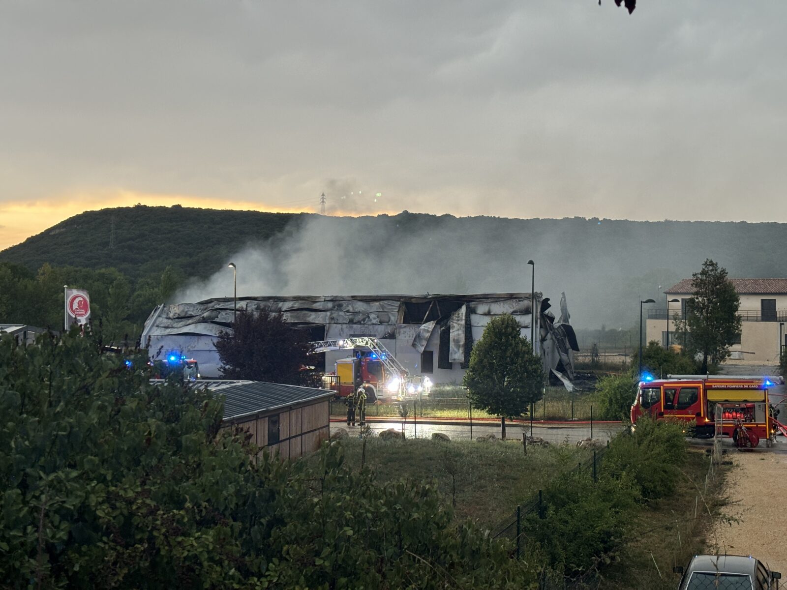 Lussan : un incendie ravage l’usine Cévennes Bureautique