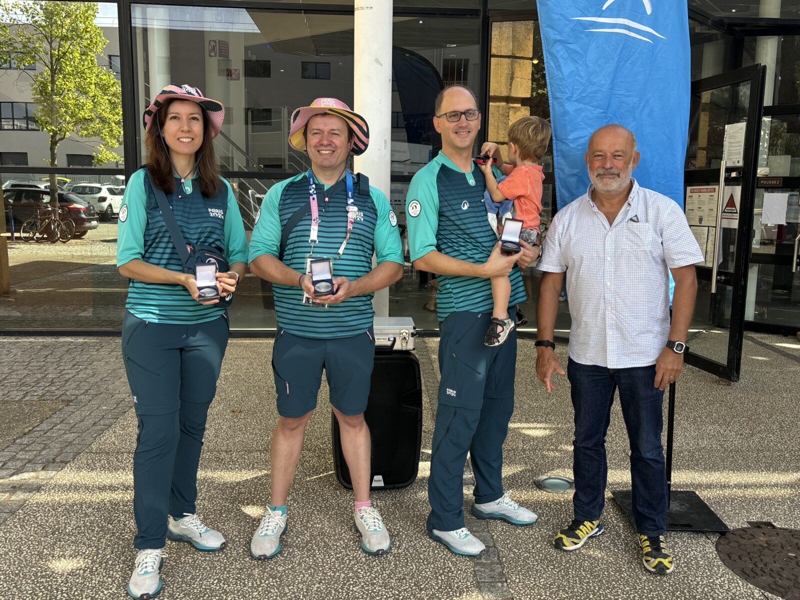 Cinq bagnolais, bénévoles lors de Paris 2024 et engagés dans le monde associatif ont reçu la médaille de la ville