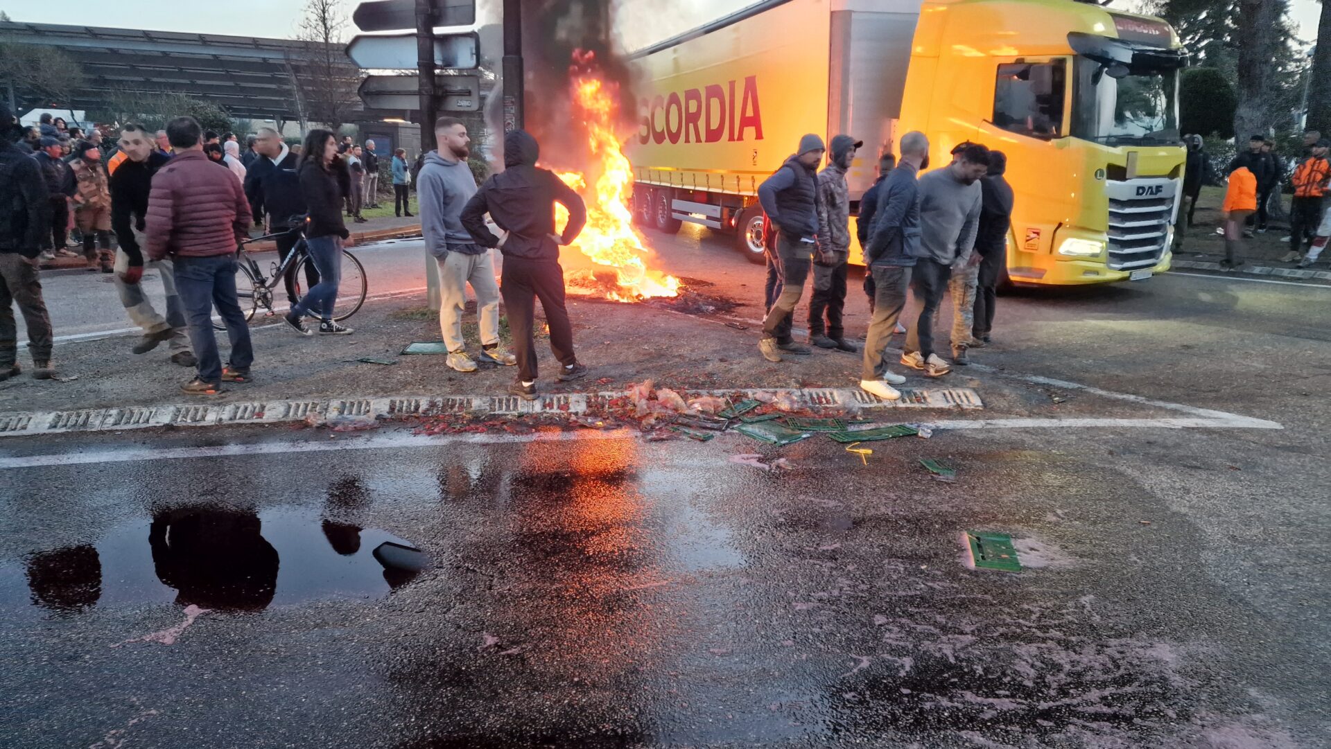 Mobilisation des viticulteurs dans le Gard rhodanien : « On veut juste vivre de notre métier »