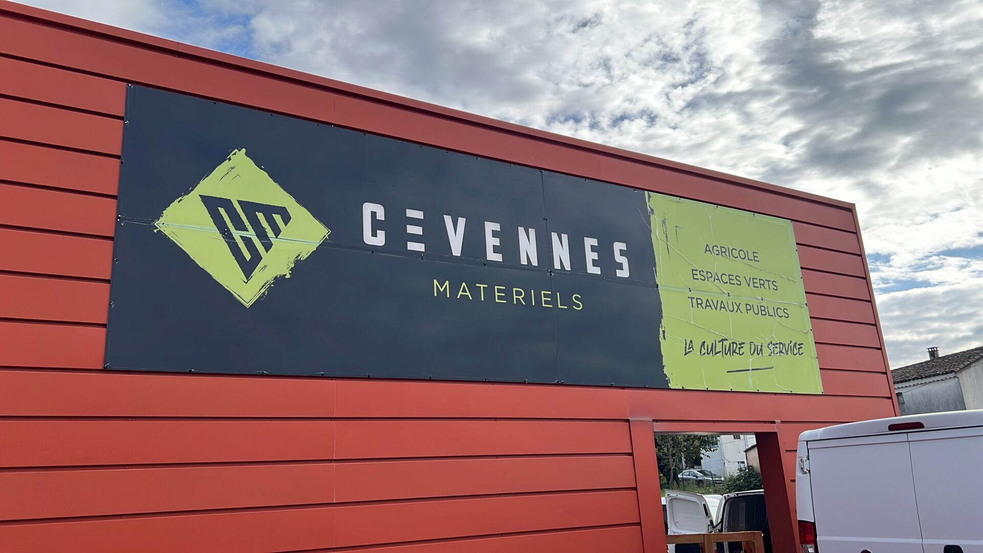 Saint-Nazaire : Charrière Distribution renforce sa position avec l’acquisition de Cévennes Matériel