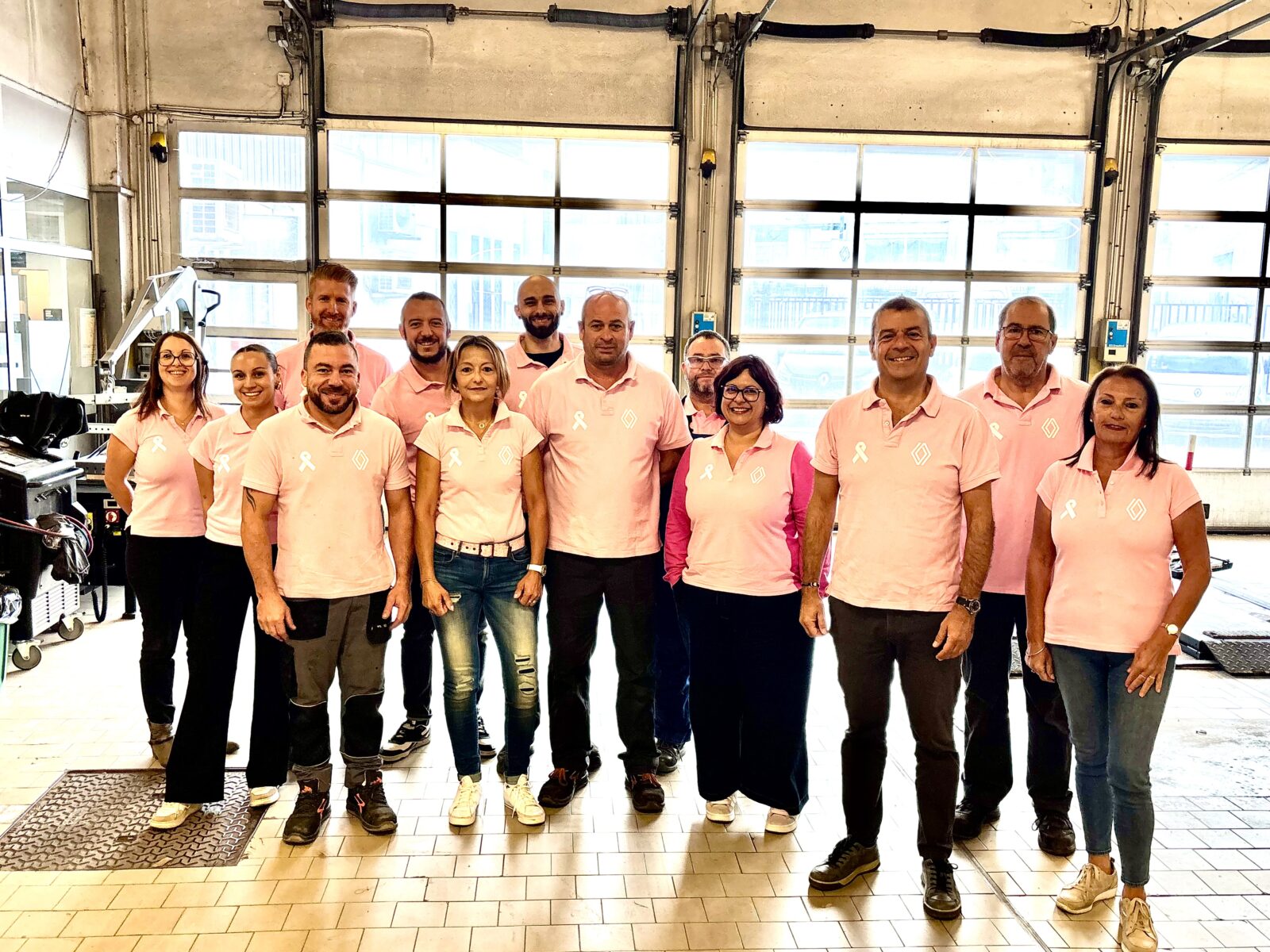 Bagnols-sur-Cèze : la concession Renault Auto Services aux couleurs d’Octobre Rose pour la 3ème année consécutive