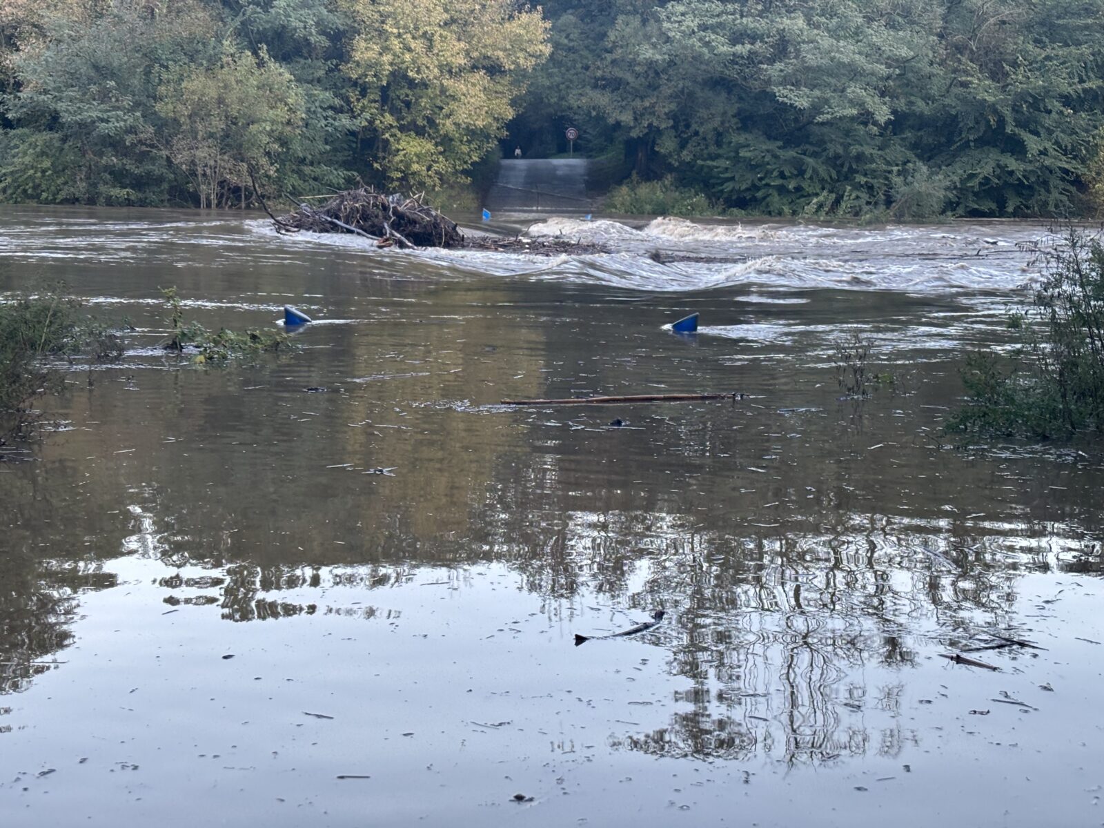 Bagnols-sur-Cèze : la passerelle de Carmignan fermée à la circulation, les bords de Rhône à Pont également