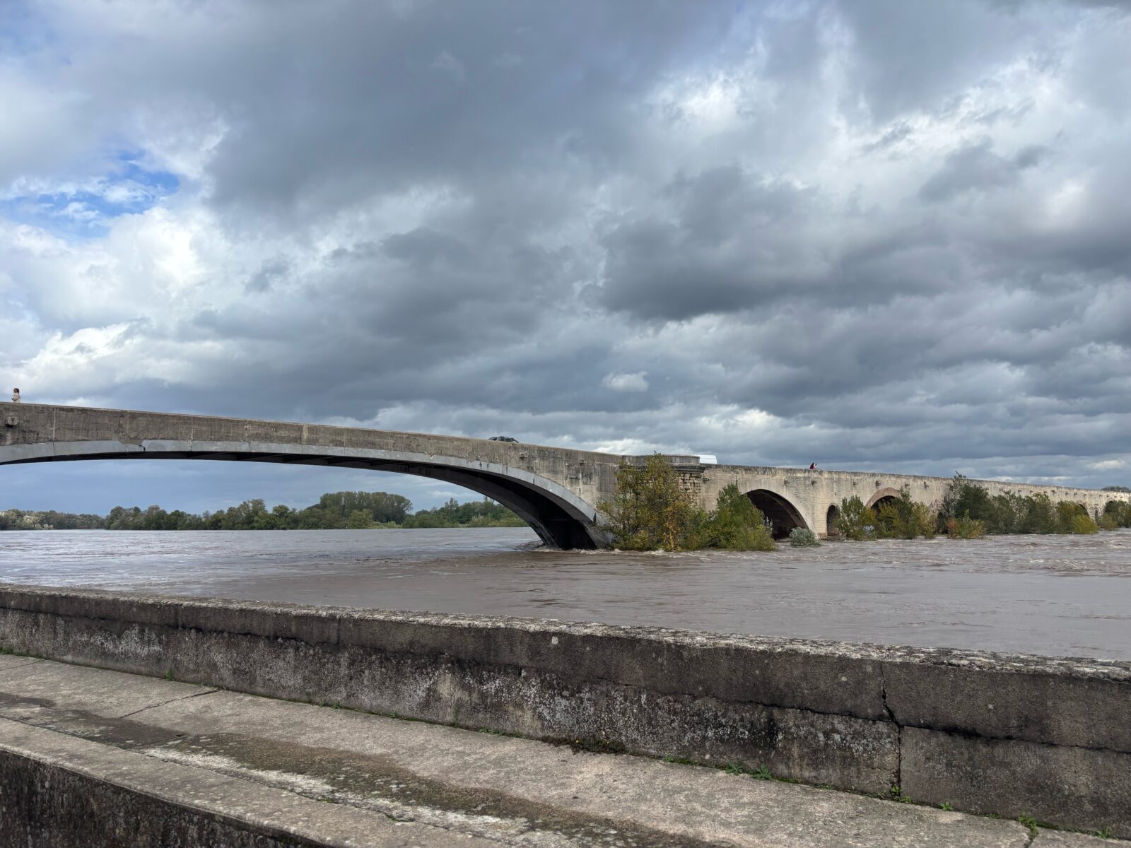 Pont-Saint-Esprit : après l’évacuation d’habitants, le vieux pont va être fermé à la circulation