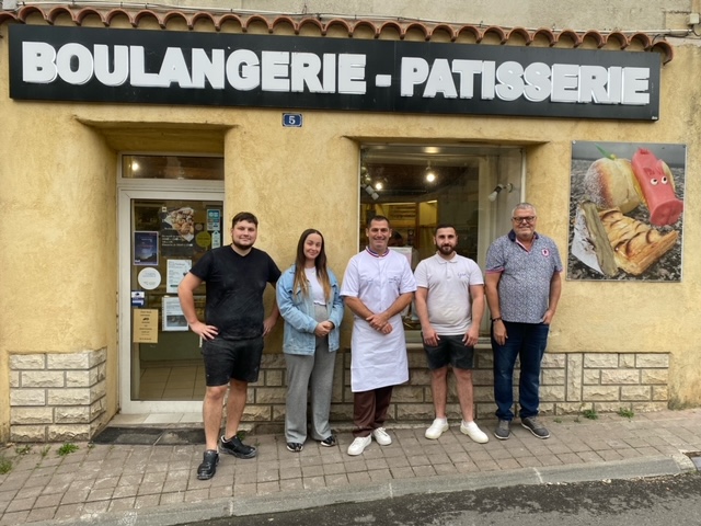 Montfaucon : le Meilleur Ouvrier de France en boulangerie, en visite à la boulangerie du village