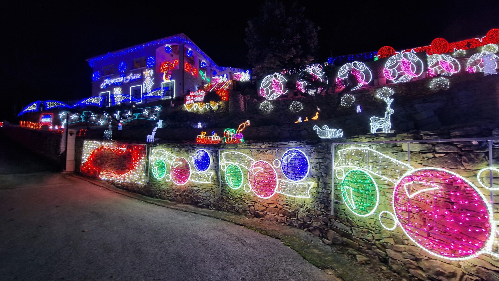 Bagnols-sur-Cèze : dès ce soir, plongez dans la féérie lumineuse de la maison de Gégé et Nine !