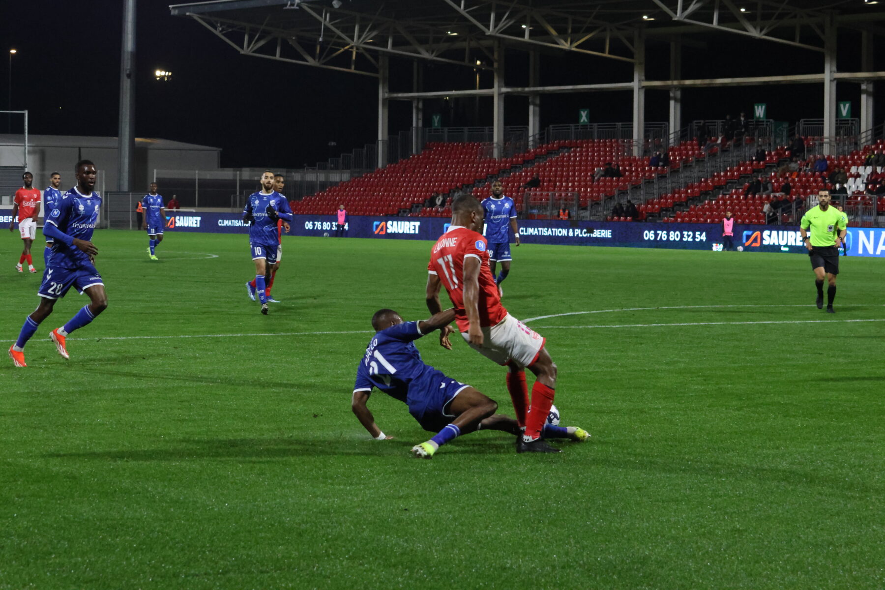 Nîmes Olympique – Quevilly Rouen Métropole : une défaite amère pour les Crocodiles (0-2)