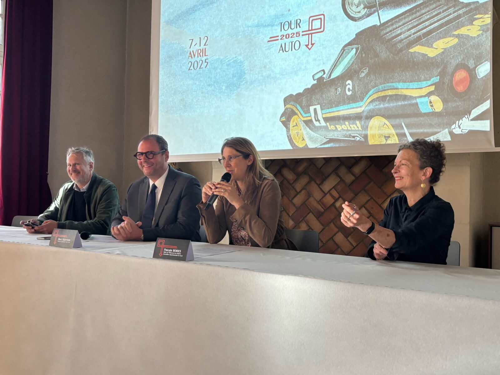 Le Tour Auto 2025 fait étape à Villeneuve-lès-Avignon : un événement entre tradition, patrimoine et innovation écologique