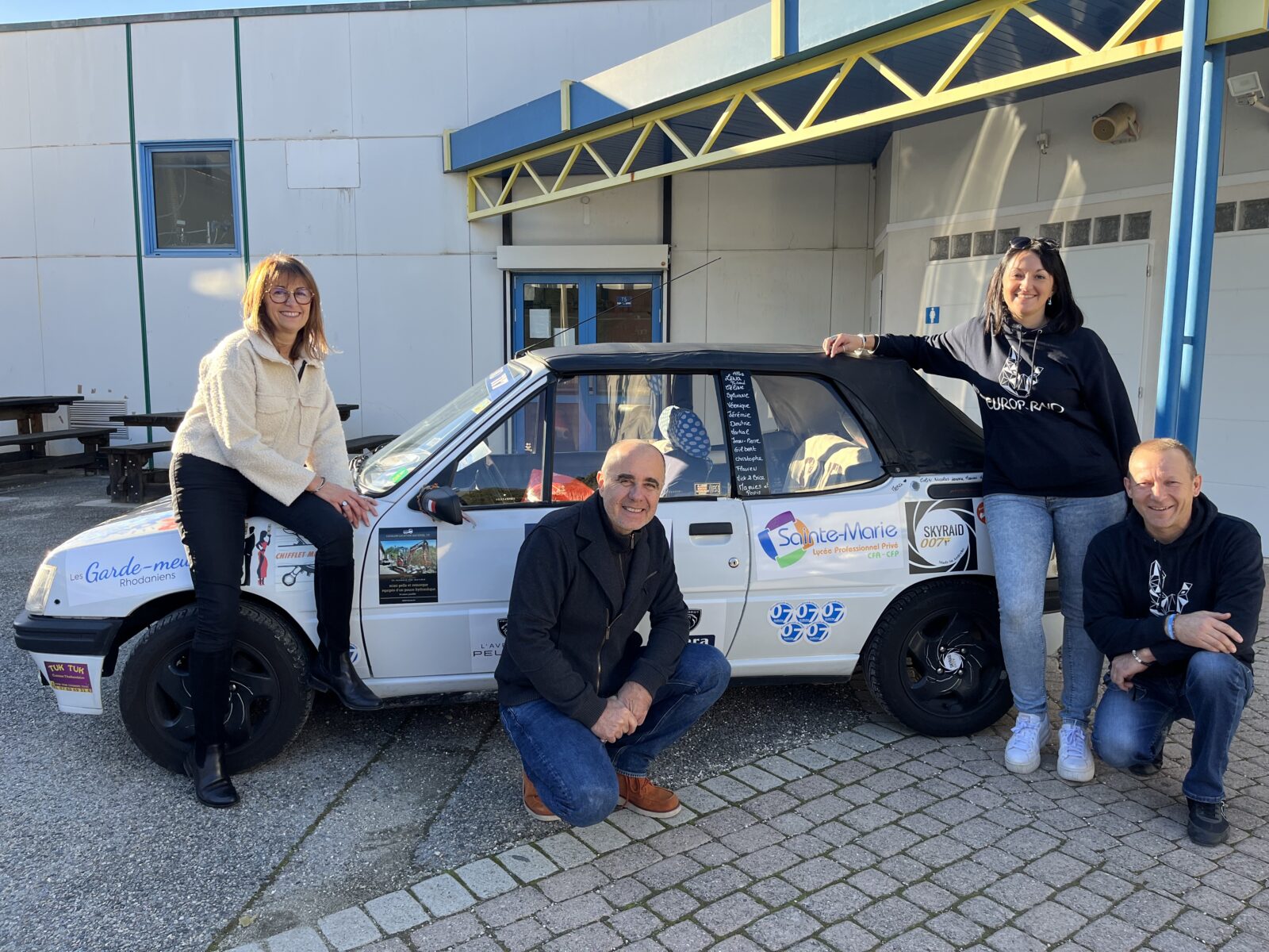 Europ’Raid : la 205 de l’équipage SKYRAID007 a fait escale au lycée Sainte-Marie de Bagnols !