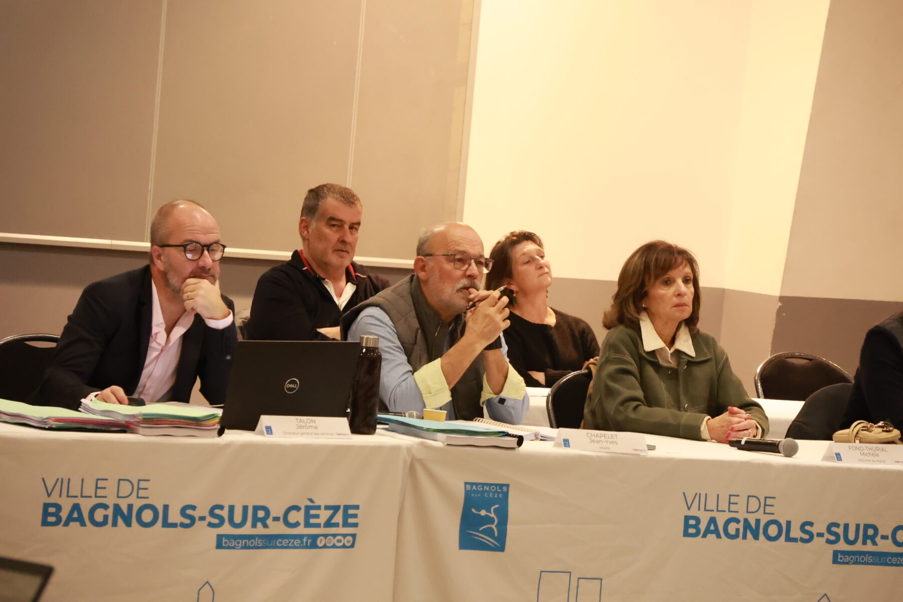 Conseil municipal de Bagnols-sur-Cèze : une séance dense marquée par des débats structurants et des incertitudes