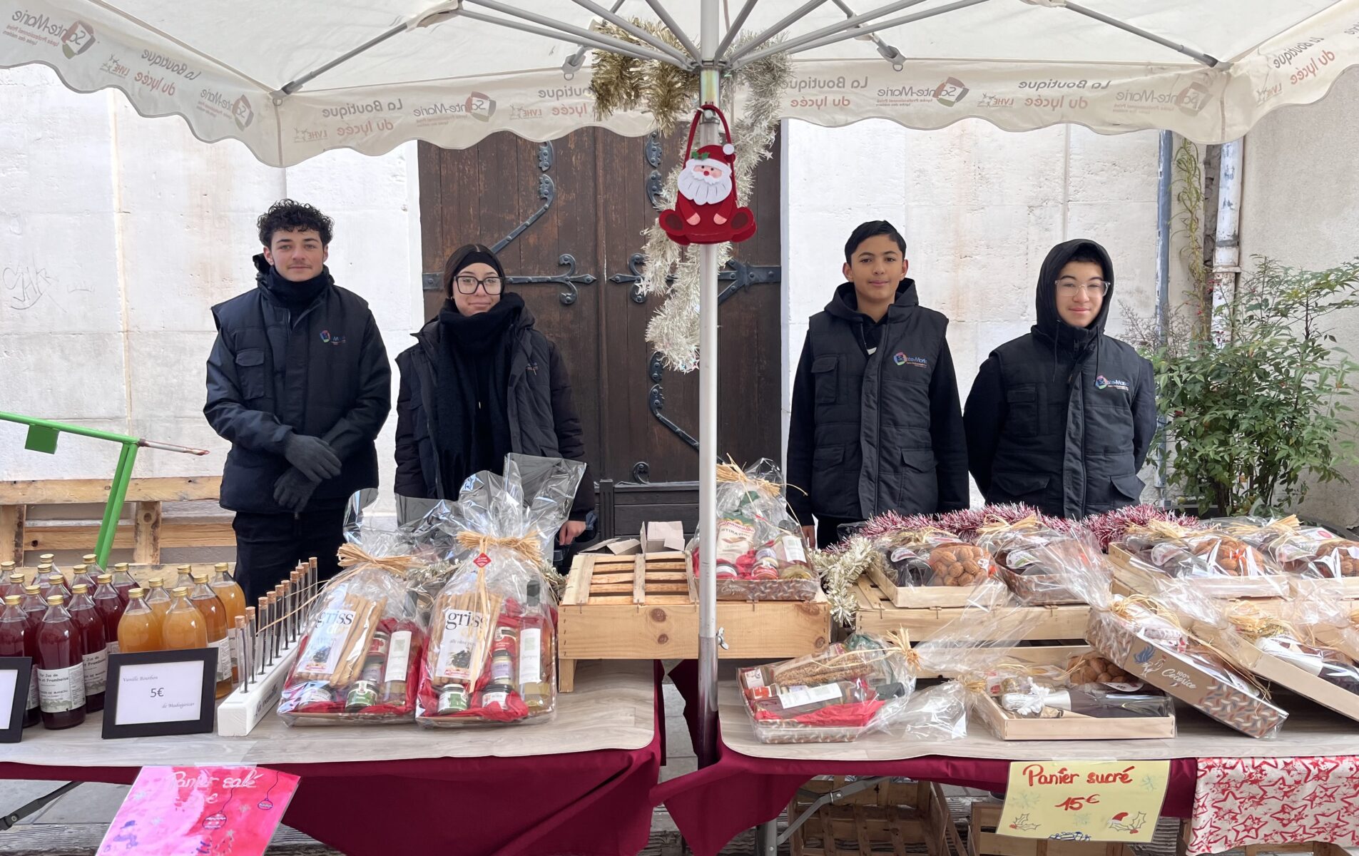 Bagnols-sur-Cèze : deux jours de ventes exceptionnelles de paniers garnis par des élèves du lycée Sainte-Marie