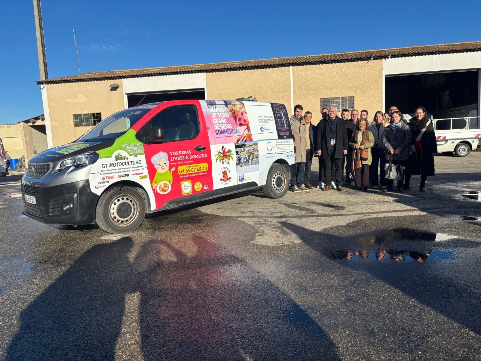 Un nouveau look pour le camion des espaces verts à Rochefort-du-Gard