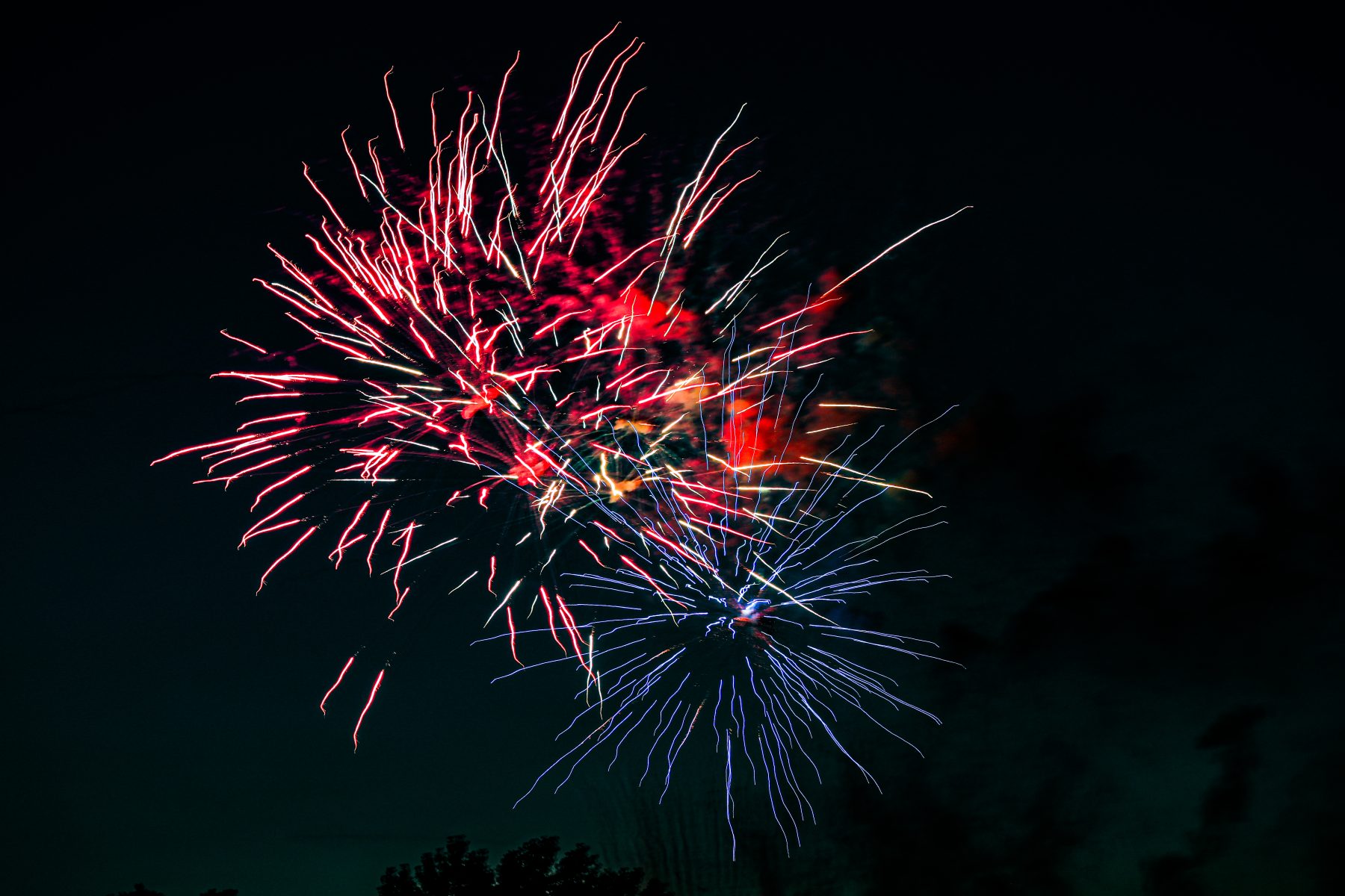 Soirée estivale du 15 août à Pont-Saint-Esprit : concert 90/2000 et feu d’artifice