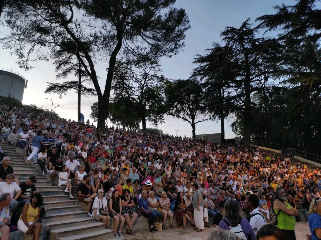Bagnols-sur-Cèze : le concert “HITS 90-2000” fait carton plein