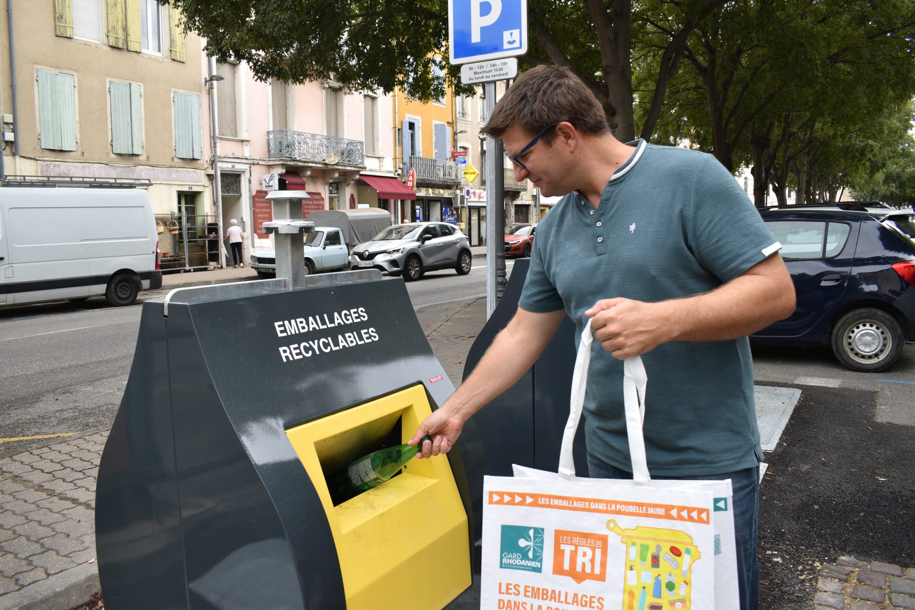 Pont-Saint-Esprit : distribution de cabas pour les habitants du centre ancien