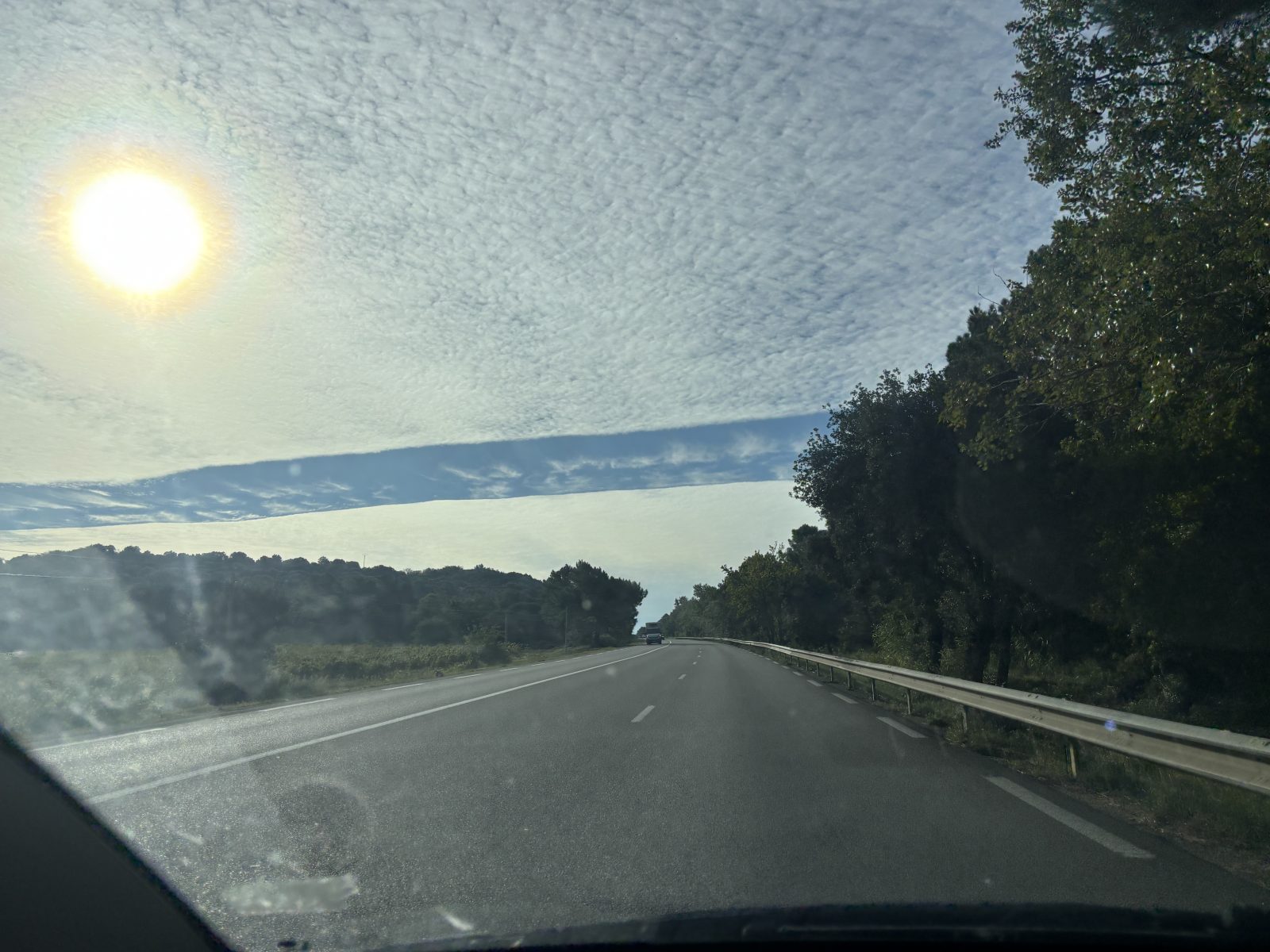 Météo : un phénomène rare de Trou de Virga observé dans le ciel du Gard rhodanien