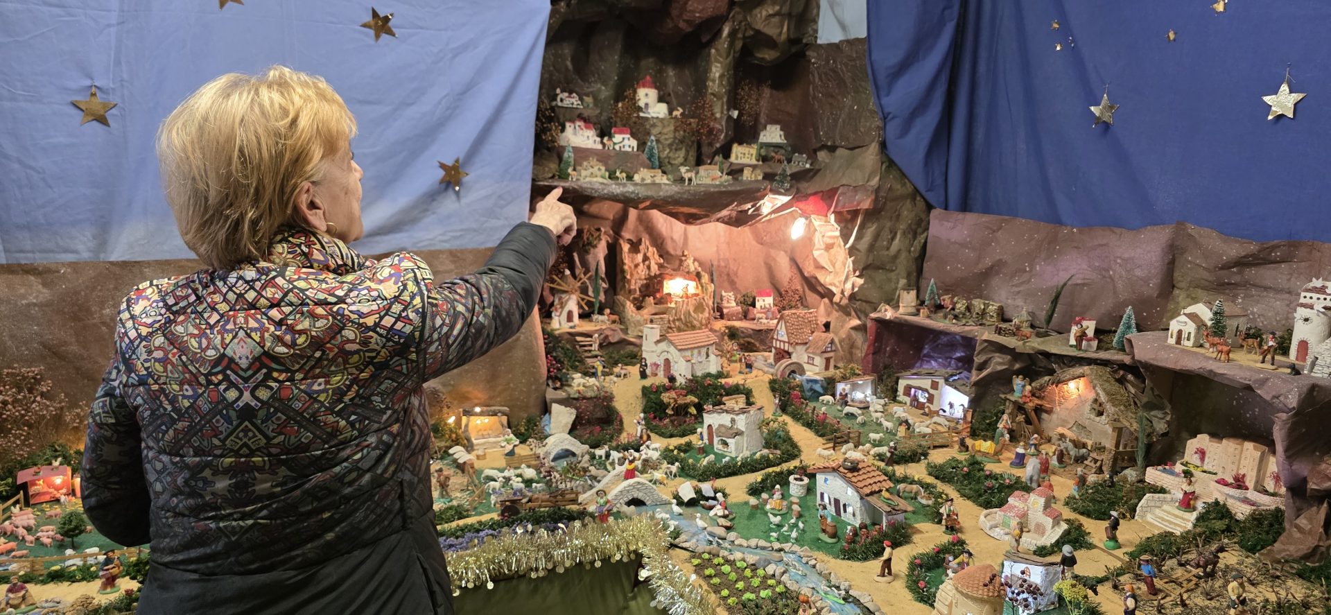 Bagnols-sur-Cèze : l’enchantement de Noël s’invite sur la place Puech avec la crèche d’Annie Bosch